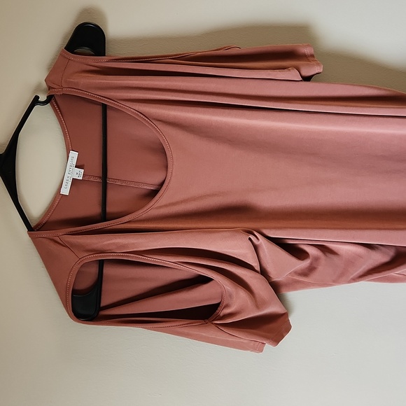 Open shoulder top - Picture 2 of 3